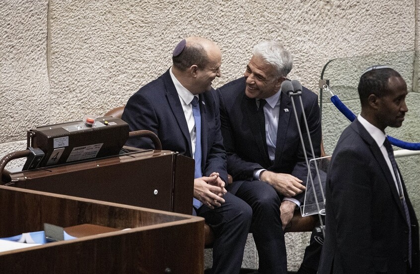 نفتالي بينيت يطلق حزبا جديدا.. والاستطلاعات تظهر خطره على مقاعد نتنياهو في الكنيست