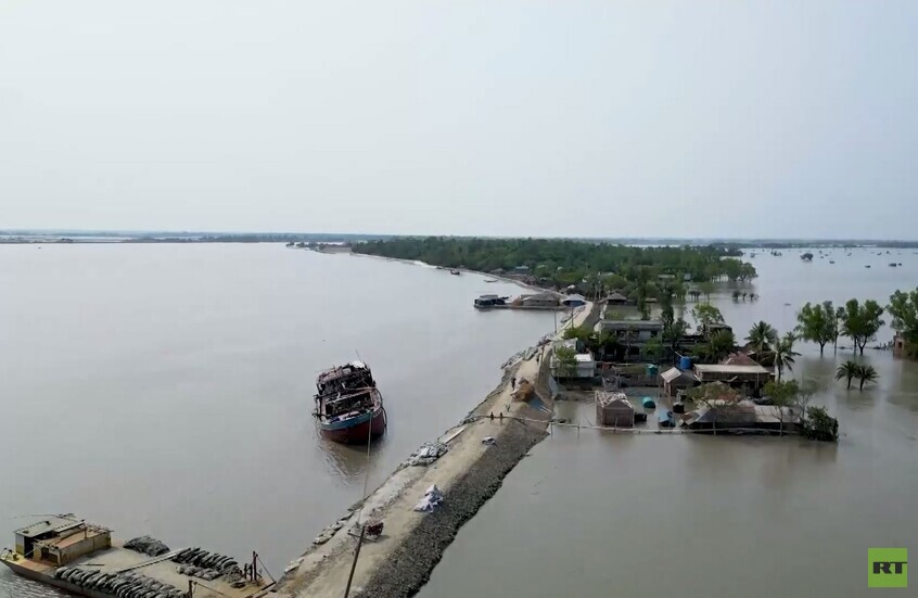 بنغلاديش.. . انهيار سد نهري يغمر قرى ويشرد آلاف السكان