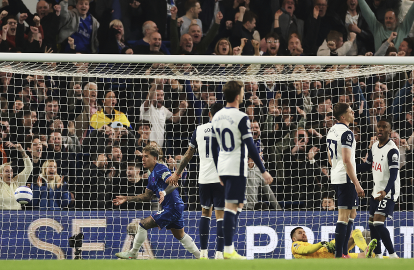 تشيلسي يطيح بتوتنهام ويستعيد المركز الرابع في"البريميرليغ"