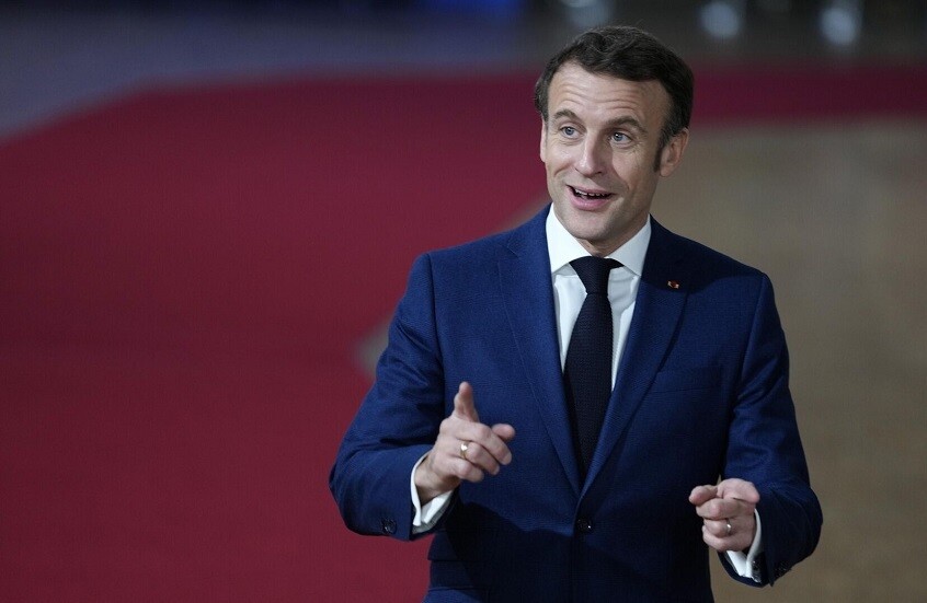 ماكرون ووصفة لويس الرابع عشر.. صحفي فرنسي يكشف عن إدمان ماكرون الغريب