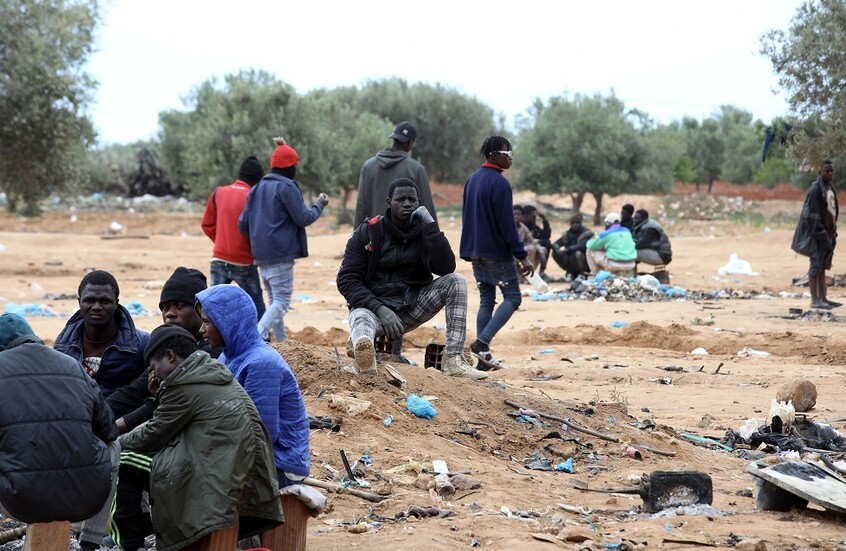 خلال عملية إخلاء مخيماتهم.. السلطات التونسية توقف أفارقة تواصلوا مع أطراف أجنبية لبث البلبلة