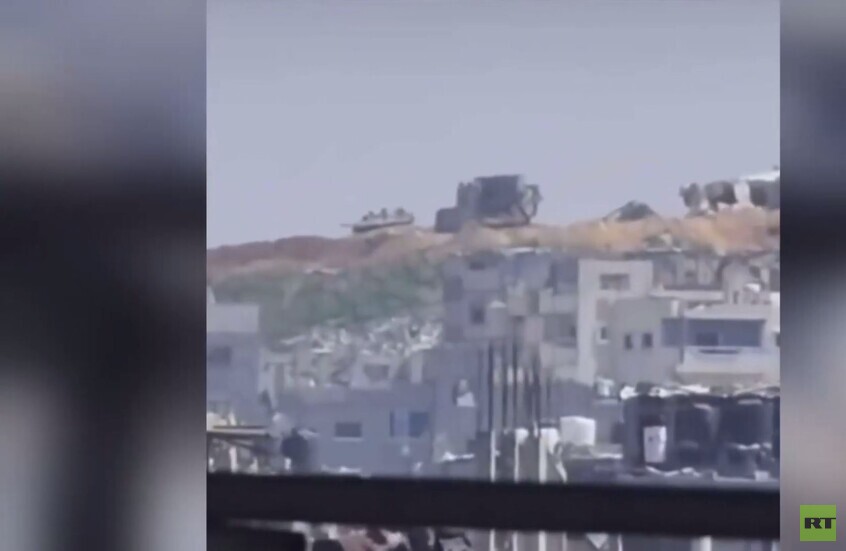 آليات إسرائيلية تجتاح منطقة تلة المنطار شرق غزة