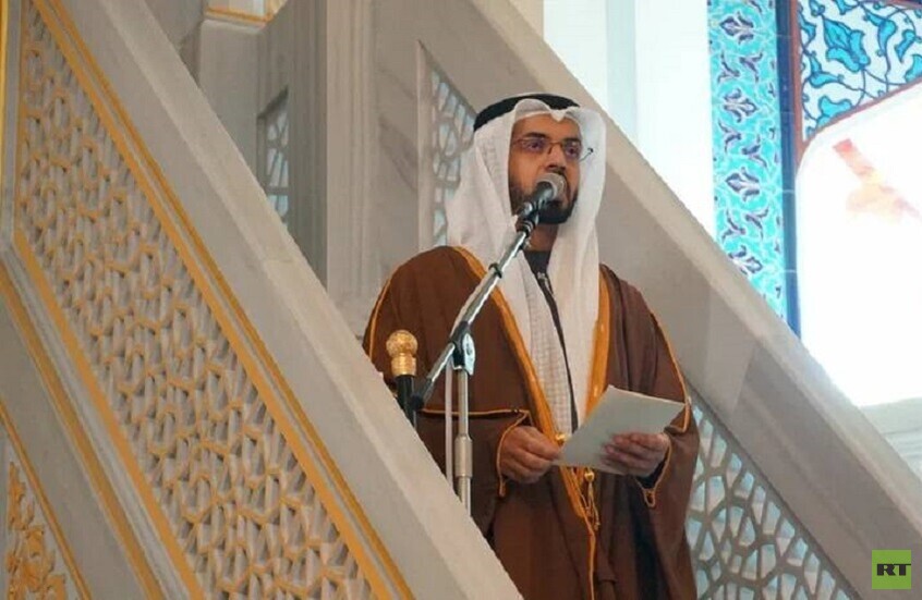 رئيس الهيئة الإسلامية الإماراتية يؤم صلاة الجمعة في مسجد موسكو الكبير ـ صور