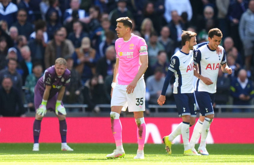 رسميا.. ساوثهامبتون أول الهابطين للدرجة الأولى بالدوري الإنجليزي