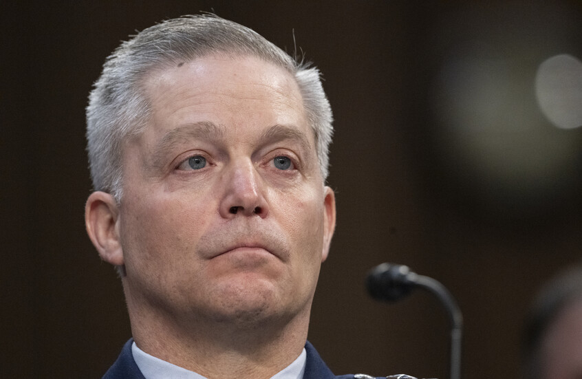 مشرع أمريكي: روسيا والصين تسخران منا بعد إقالة مدير وكالة الأمن القومي