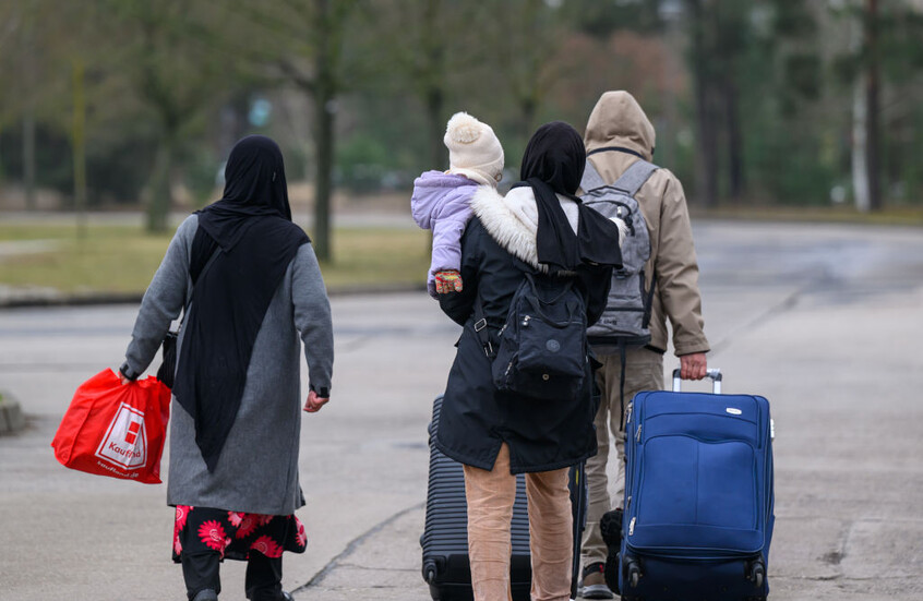 ألمانيا توقف مؤقتا إعادة توطين اللاجئين