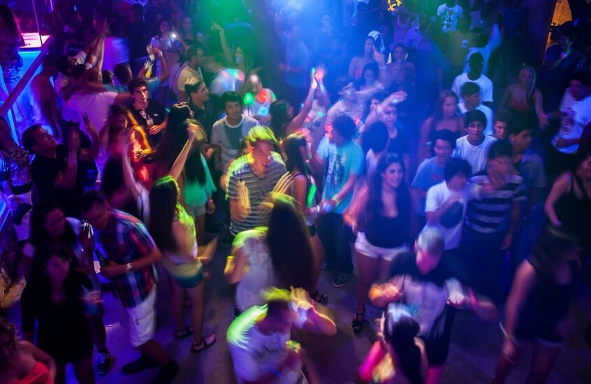 الدومينيكان: مصرع 15 شخصا على الأقل جراء سقوط سقف في ملهى ليلي (فيديو)