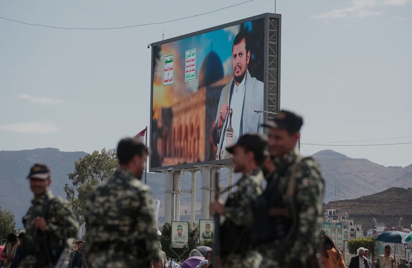 الحوثيون يفرجون عن أسير سوداني (صورة)