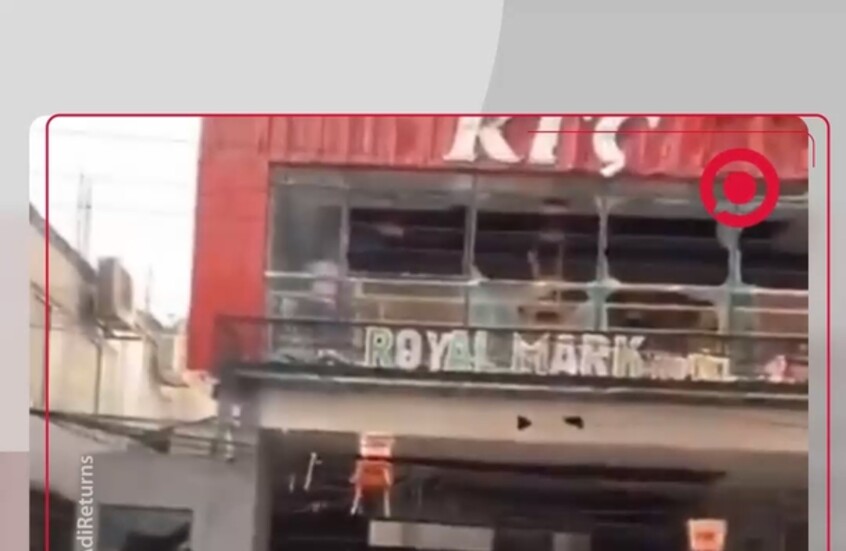 متظاهرون يحطمون واجهة مطعم