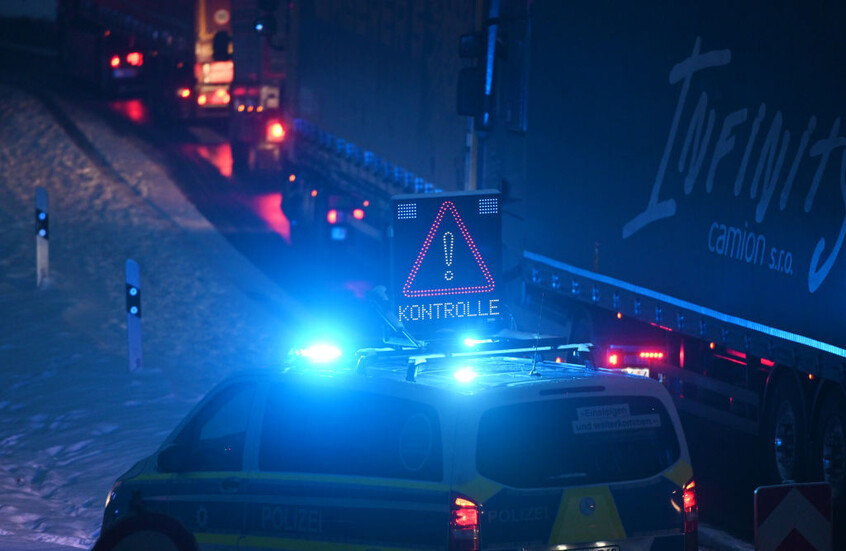 مقترح لإلغاء الإقامة الدائمة للاجئين في السويد