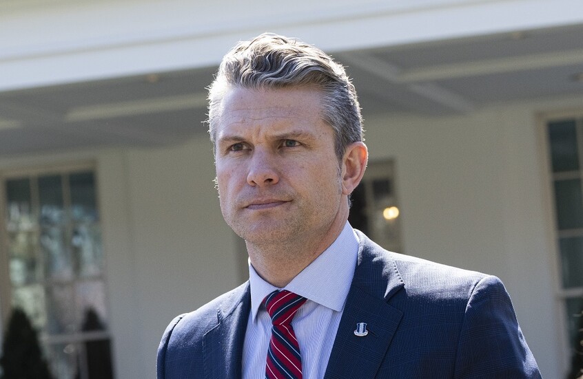 وزير الدفاع الأمريكي يؤكد على ضرورة كبح طموحات الصين العسكرية في العالم