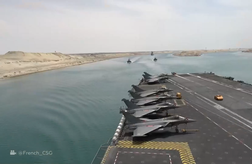 شاهد.. حاملة الطائرات الفرنسية تعبر قناة السويس في طريقها إلى البحر الأبيض المتوسط