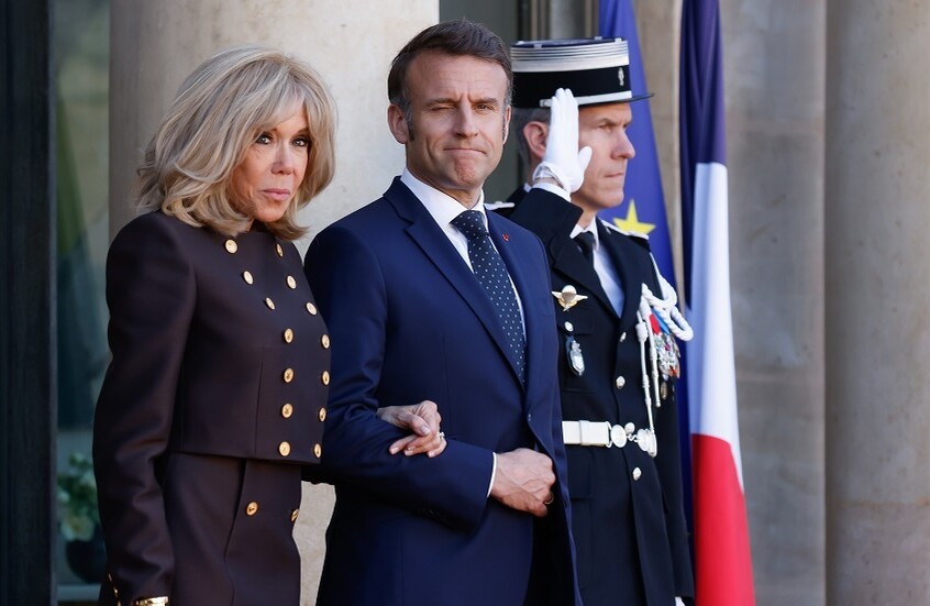 زاخاروفا تعلق بسخرية على تصريحات ماكرون حول الأسلحة النووية واستعداده للتفاوض مع موسكو