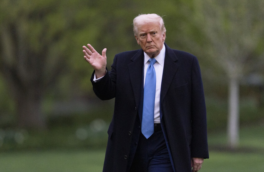 ترامب لا يستبعد تقليص الحضور العسكري الأمريكي في أوروبا