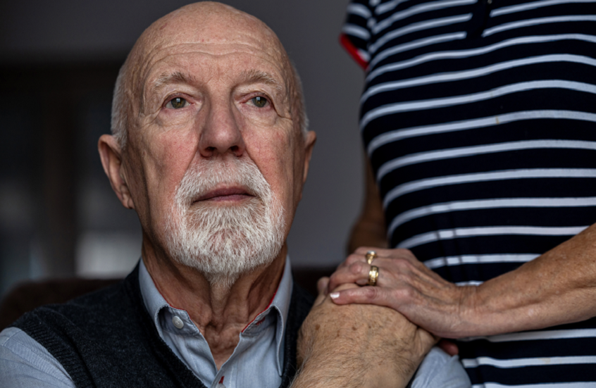 رابط مفاجئ بين إصابة الأب بألزهايمر وزيادة خطر المرض لدى الأبناء