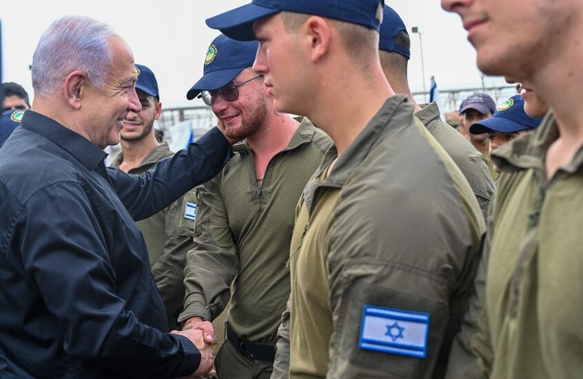 عشرات الأطباء وضباط البحرية الإسرائيليين يطالبون بإنهاء الحرب في غزة