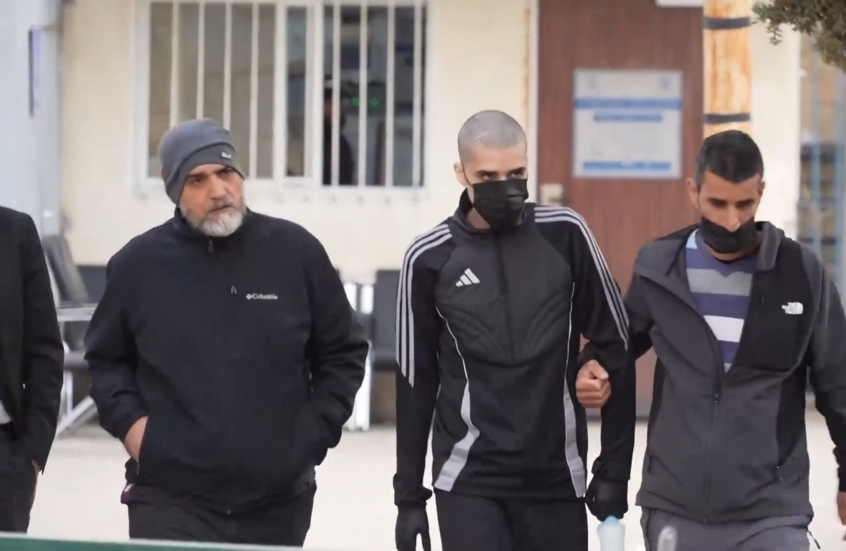 اعتُقل طفلا وخرج شابا.. لحظة الإفراج عن الفلسطيني أحمد مناصرة بعد 9 سنوات ونصف في السجن