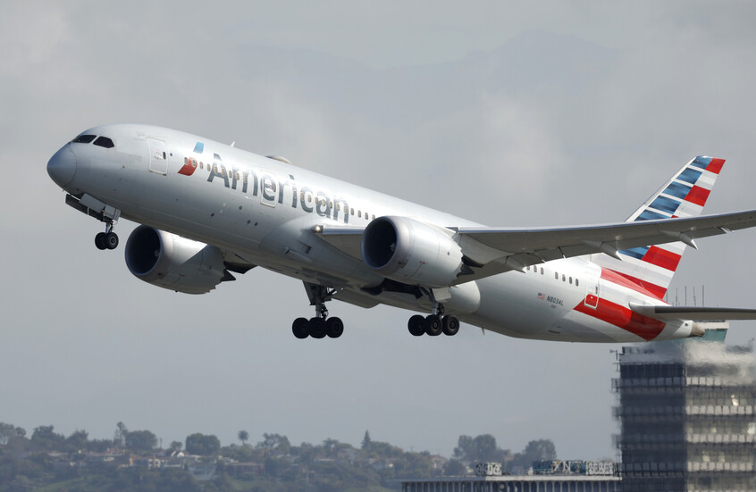 طائرة تحمل أعضاء في الكونغرس الأمريكي تتعرض لحادث في واشنطن العاصمة