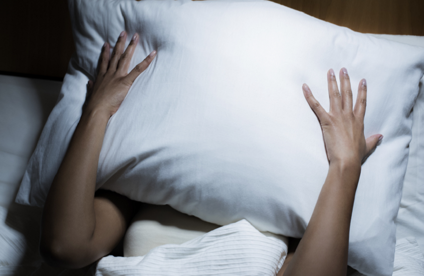 خدعة بسيطة تهدئ دماغك وتسرّع النوم