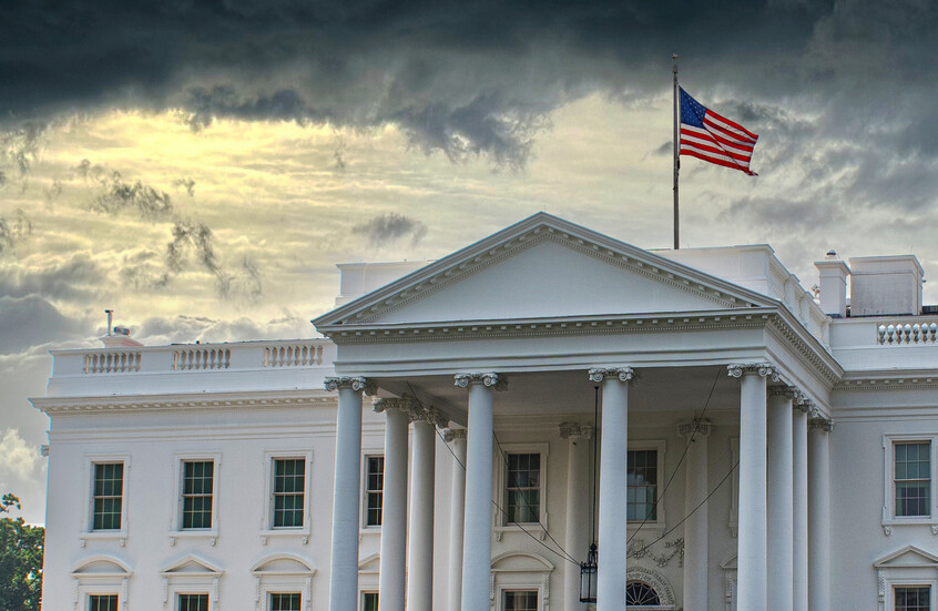 البيت الأبيض ينفي احتمال حدوث ركود اقتصادي في الولايات المتحدة في عام 2025