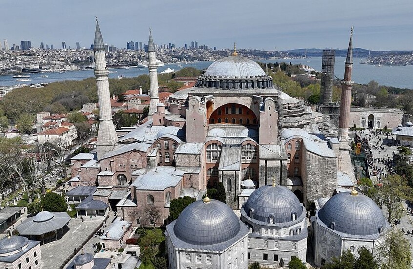 تركيا تبدأ أكبر عملية ترميم لقبة مسجد "آيا صوفيا" منذ إنشائه