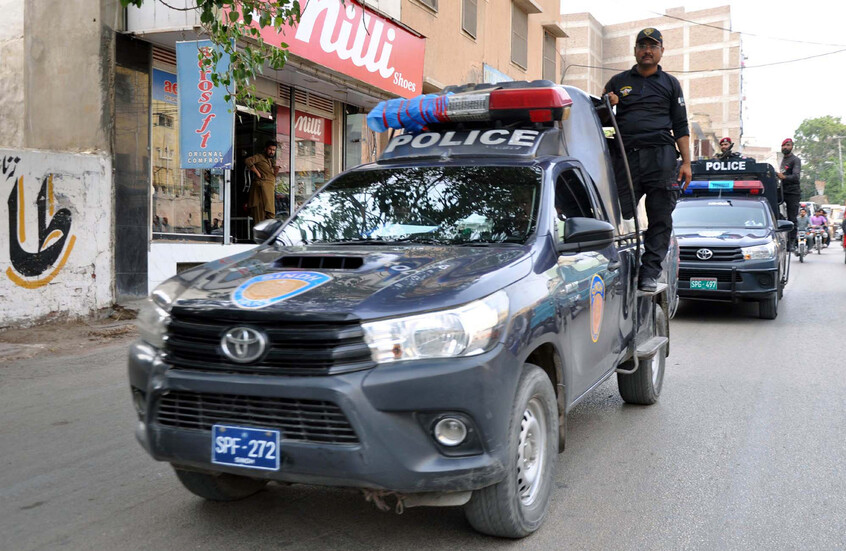 تفجير واختطاف في باكستان.. مقتل 3 رجال شرطة واختطاف عاملين بحملة التطعيم ضد شلل الأطفال