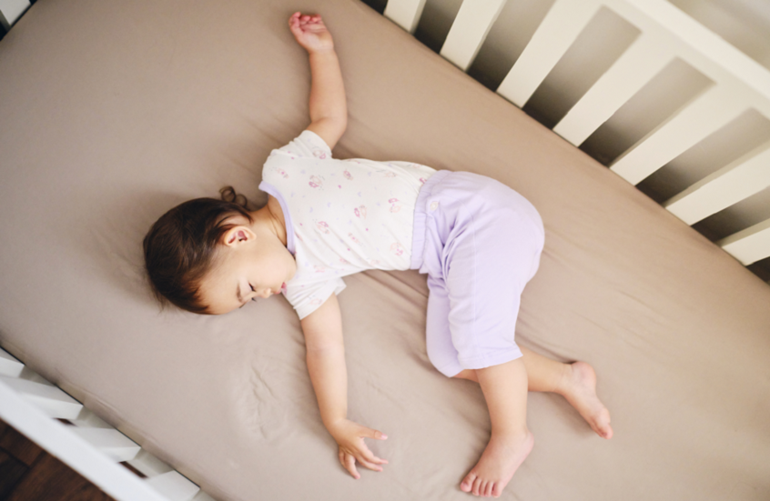 دراسة تحذيرية.. خطر حقيقي في مراتب نوم الأطفال يهدد نمو أدمغتهم