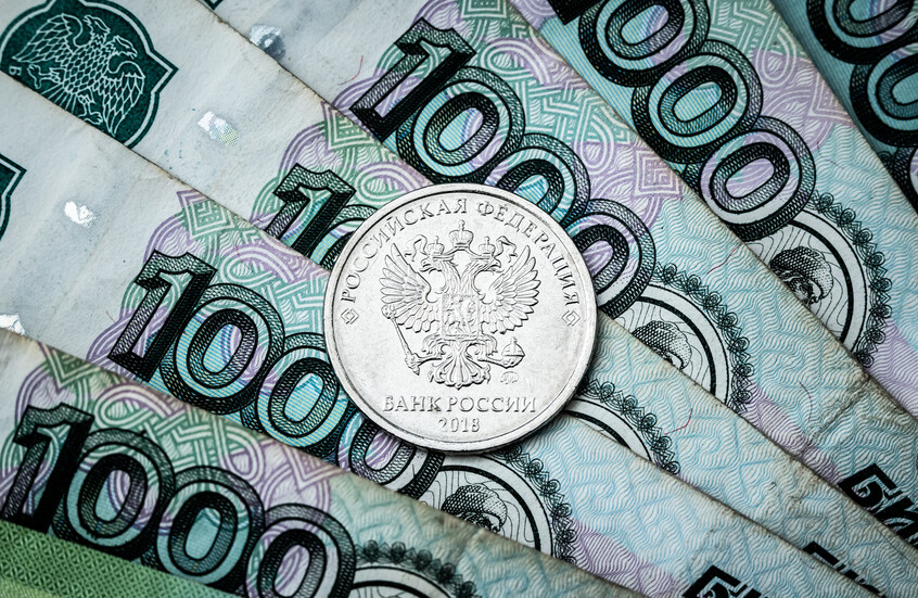 الحكومة الروسية: نجحنا في التخلي عن الدولار واليورو في التسويات الخارجية بواقع 79.8%