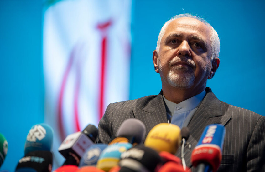 الرئيس الإيراني يقبل استقالة ظريف