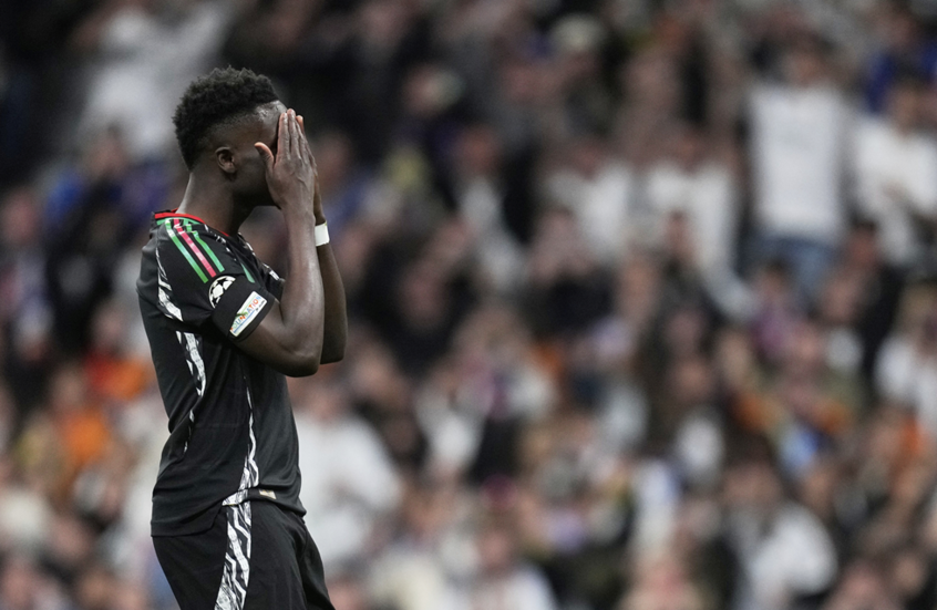 ساكا يرفض هدية تقنية "الفار" أمام ريال مدريد