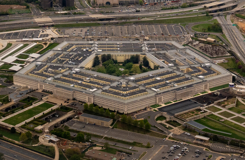 وسائل إعلام: إيقاف ثالث مسؤول في البنتاغون عن العمل على خلفية فضيحة التسريبات
