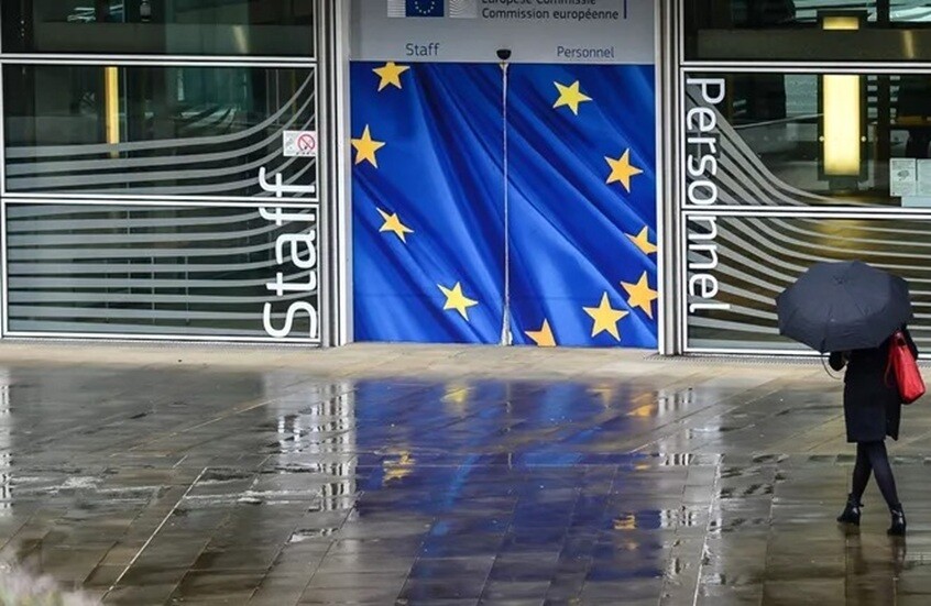 إعلام: الاتحاد الأوروبي يتخلى عن فكرة حظر واردات الغاز الطبيعي المسال الروسي