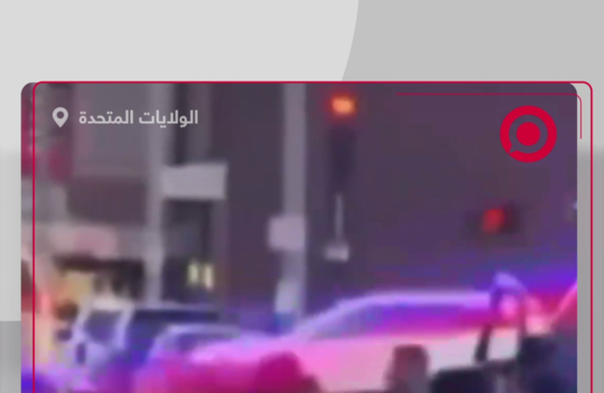 سائق متهور يصدم شرطيا أمريكيا بدراجته الرباعية