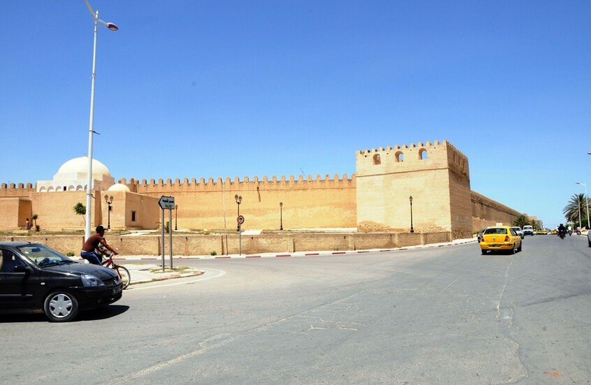 تونس.. تعرض مقام مؤسس "الإمارة الشابية" في إفريقية للتخريب والحرق