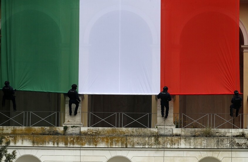 ضربة قوية لـ"زانزارا".. هيئة تنظيم الاتصالات الإيطالية تغرم صحفيين بسبب تصريحات عنصرية تجاه المسلمين