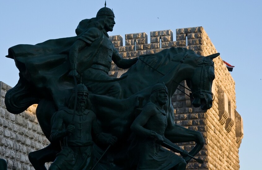 تحدث عنها كيسنجر وكارتر في مذكراتهما.. لوحة هزت حافظ الأسد وحاول سائح تمزيقها في دمشق! (فيديو)