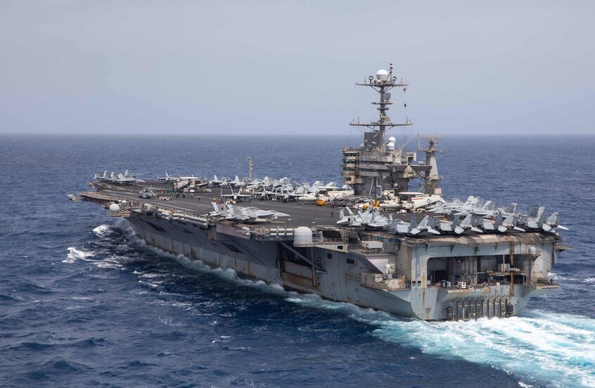 القيادة المركزية الأمريكية تنشر فيديوهات توثق عملية تجهيز الصواريخ لقصف مواقع الحوثيين في اليمن