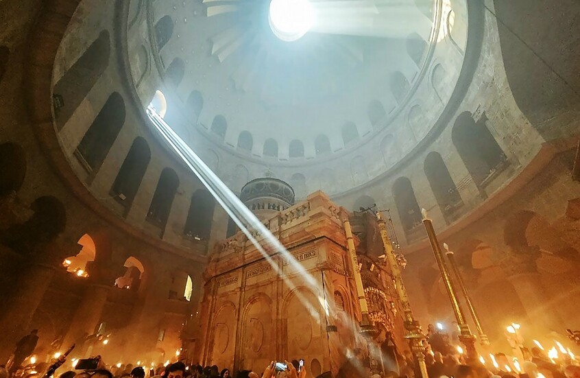 النور المقدس في طريقه من القدس إلى موسكو