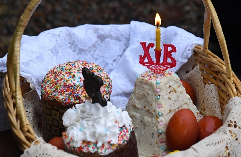 سفير روسيا يهدي وزيرة خارجية كوريا الشمالية كعكة عيد الفصح