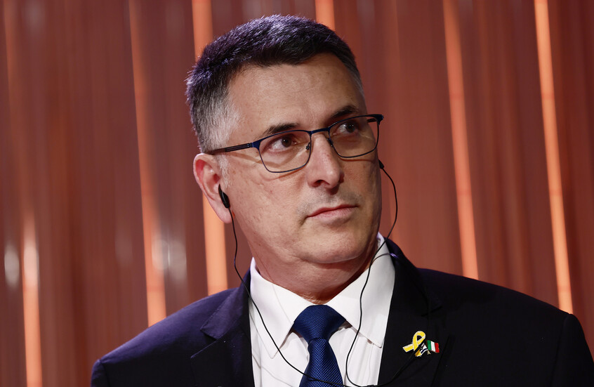 ساعر: إسرائيل ملتزمة بمنع إيران من الحصول على أسلحة نووية لكنها مستعدة لحل دبلوماسي