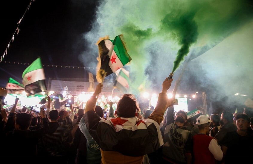 الرئاسة السورية ترد على الجدل المثار حول تواجد شقيق الرئيس الشرع بضيافة شخصية بارزة في عهد الأسد