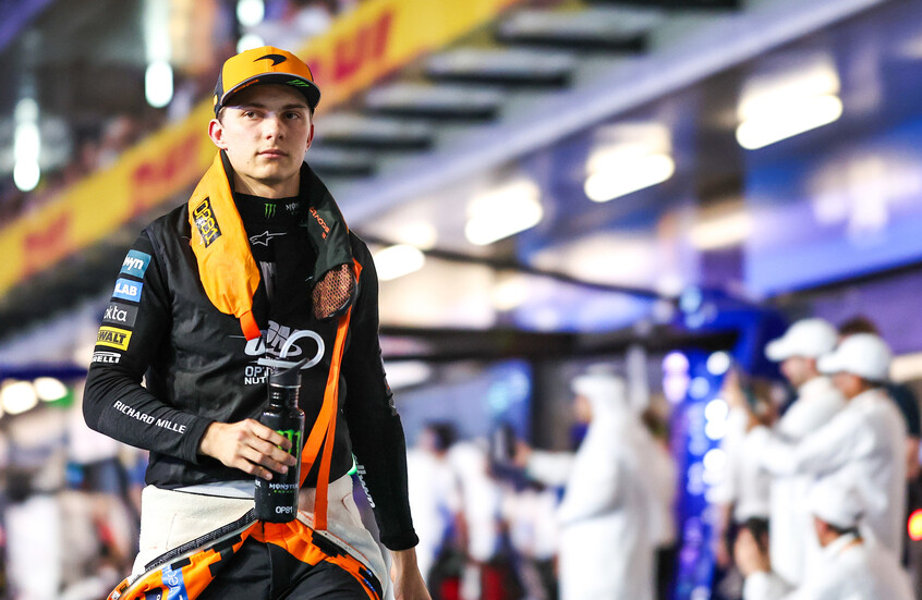 ماكلارين بطلا لجائزة السعودية للفورمولا 1