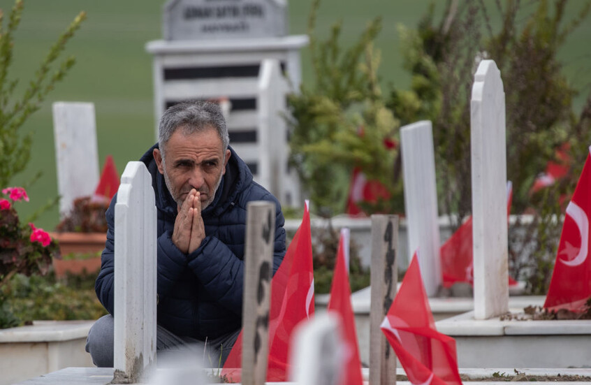 تركيا.. استبدال شواهد القبور الرخامية بالبلاستيك