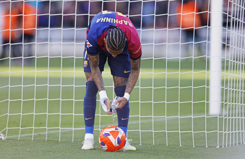 تصرف رافينيا قبل هدف برشلونة القاتل يثير الجدل (فيديو)