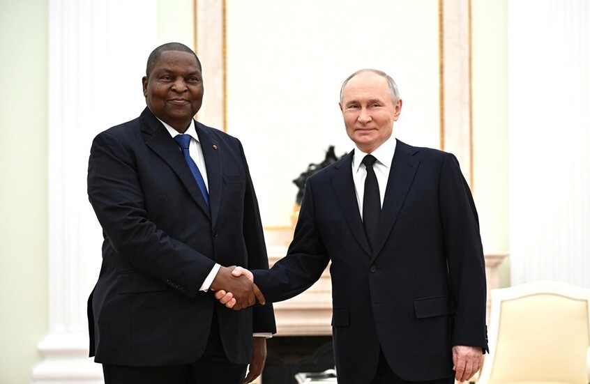 بوتين يهنئ رئيس جمهورية إفريقيا الوسطى بعيد ميلاده