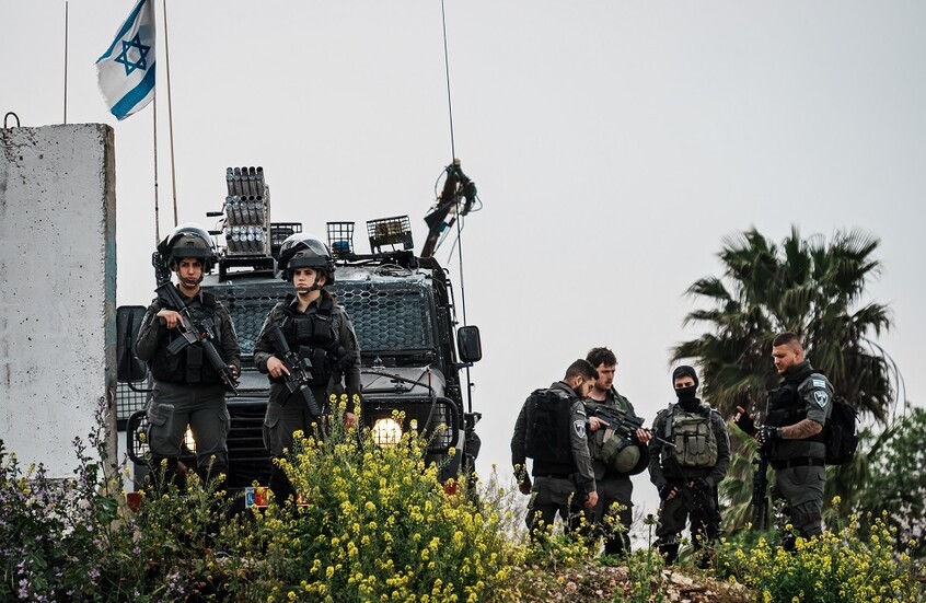 إسرائيل تستدعي وزير شؤون القدس وتقرر إبعاده عن الضفة الغربية 6 أشهر