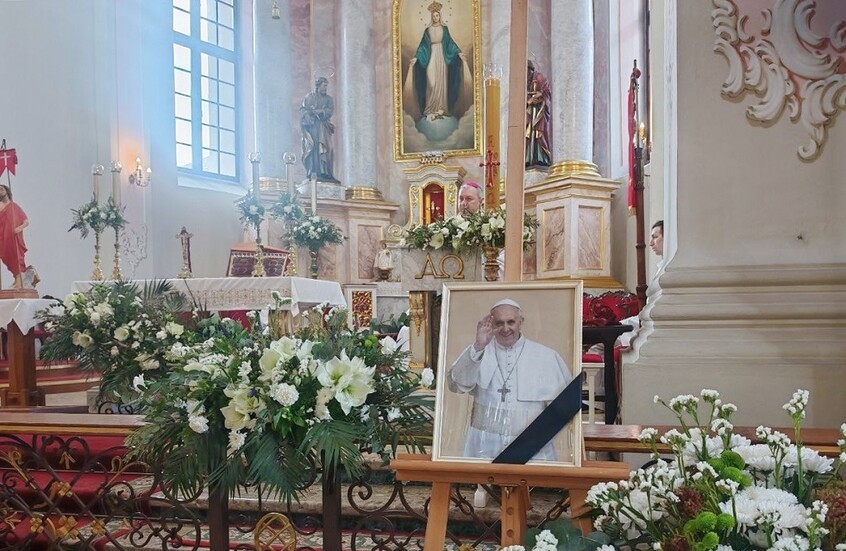 كبرى المدن الروسية تقيم صلوات جنائزية على روح البابا فرنسيس