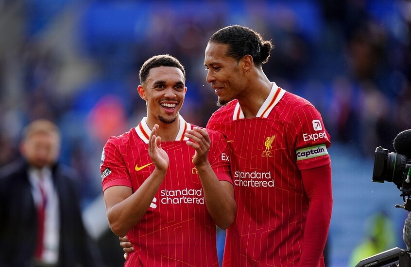 قائد ليفربول يثير الجدل حول مستقبل أرنولد