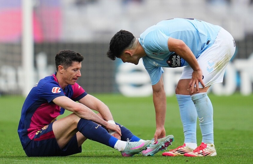 دق جرس الإنذار.. مدرب برشلونة يعلق على حالة ليفاندوفسكي ومباريات الفريق