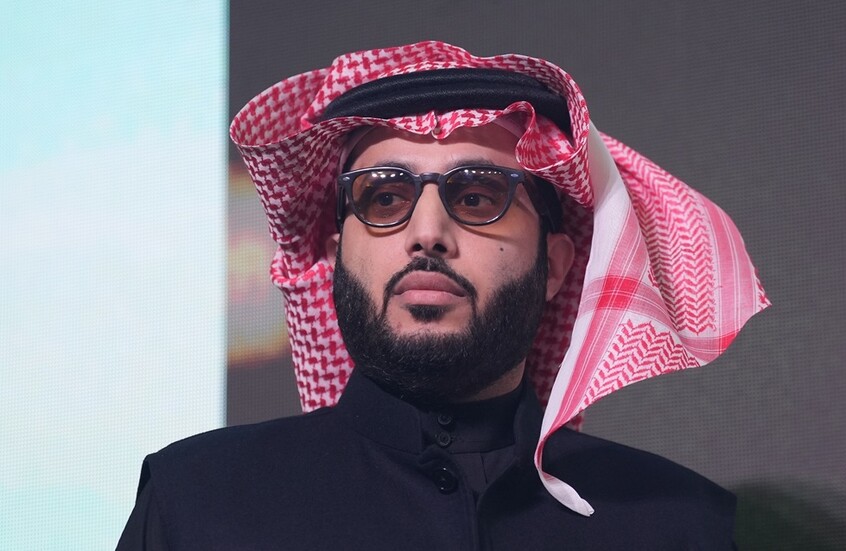 تركي آل الشيخ يكشف هوية ثاني أغلى مذيع عربي بعد المصري عمرو أديب (صور + فيديو)